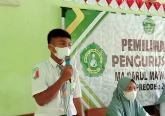 calon-ketua-osis-menyampaikan-visi-misi calon-ketua-osis-menyampaikan-visi-misi